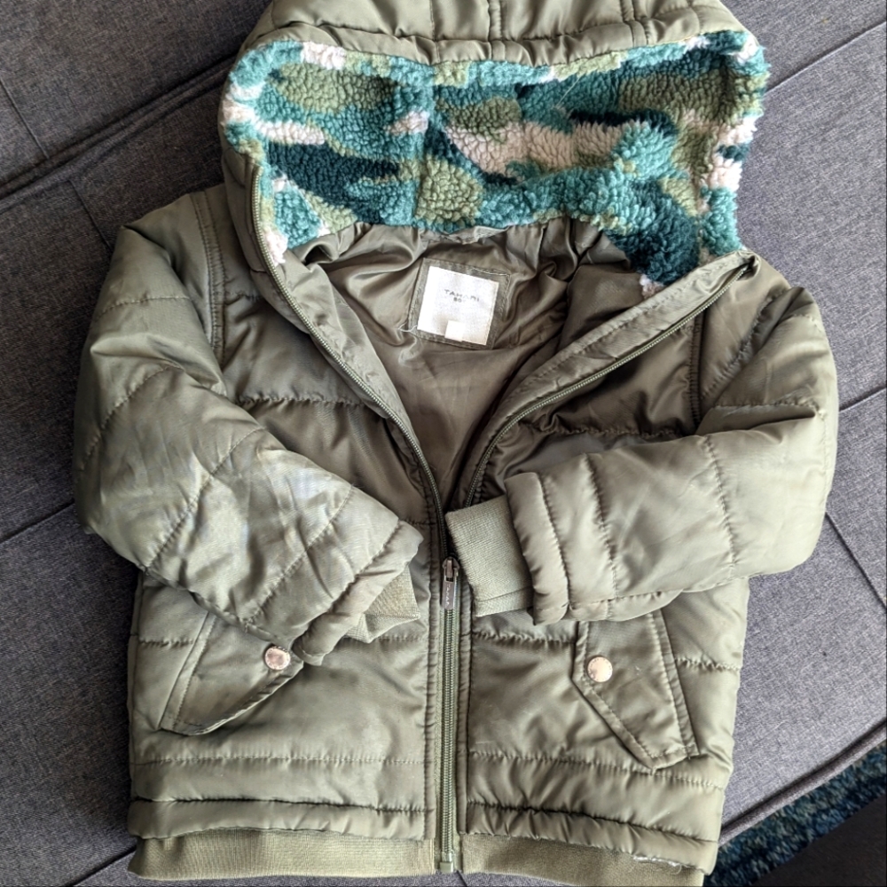 Green Tahari kids puffer with lined hood